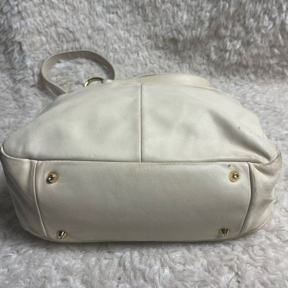 Vintage Wilson Leather 1899 Beige soft leather small shoulder bag. - Picture 5 of 16
